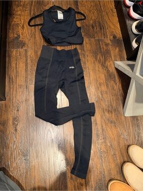 AYBL Reflex Seqmless BlackLeggings & Crop Sports Bra Set